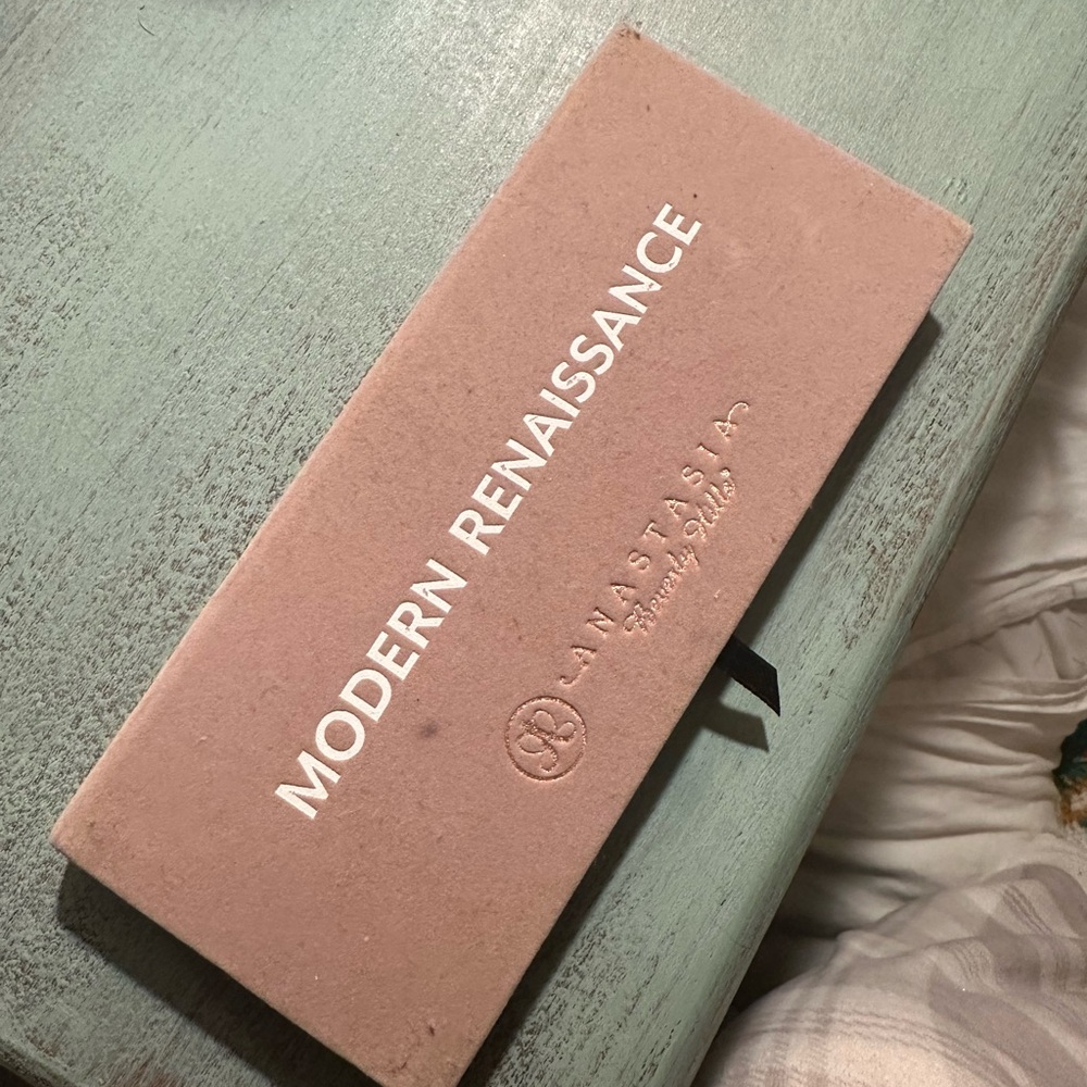 Anastasia Beverly Hills Modern Renaissance Palette in Dusty Pink
